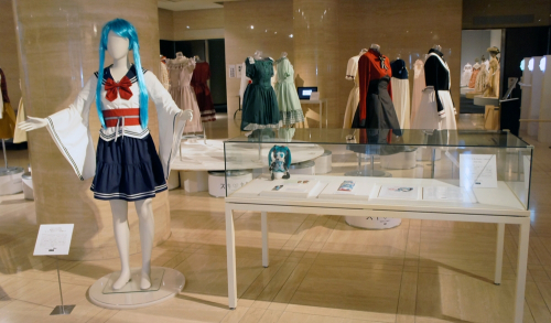 「初音ミク」衣装や「カードキャプターさくら」コラボアイテムなどを特別展示　神戸市東灘区