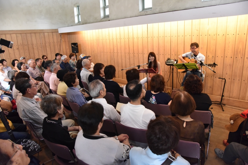 『日本庭園で相楽（あいたの）しむ秋』　神戸市中央区 [画像]