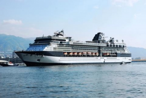 外国客船「セレブリティ・ミレニアム」が神戸港に入港　神戸市中央区