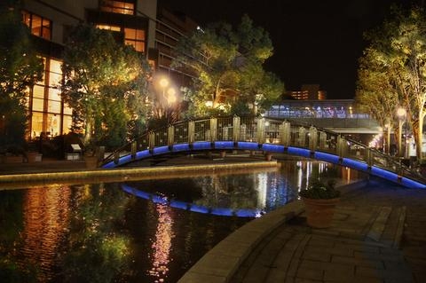 六甲アイランド・リバーモールでライトアップがスタート　神戸市東灘区 [画像]