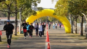 神戸総合運動公園「ユニバーで走り初め」（神戸市須磨区） [画像]