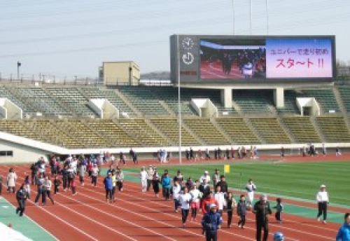 神戸総合運動公園「ユニバーで走り初め」（神戸市須磨区）