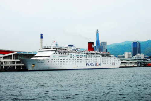 外国客船「オーシャン・ドリーム」「フォーレンダム」入港　神戸市中央区