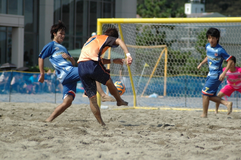 日本海を代表する砂浜でビーチサッカー大会開催　美方郡新温泉町 [画像]