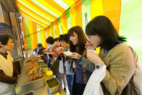 市場や商店街を食べ歩く「神戸湊川・いちばつまみぐいツアー」がリニューアルスタート　神戸市兵庫区